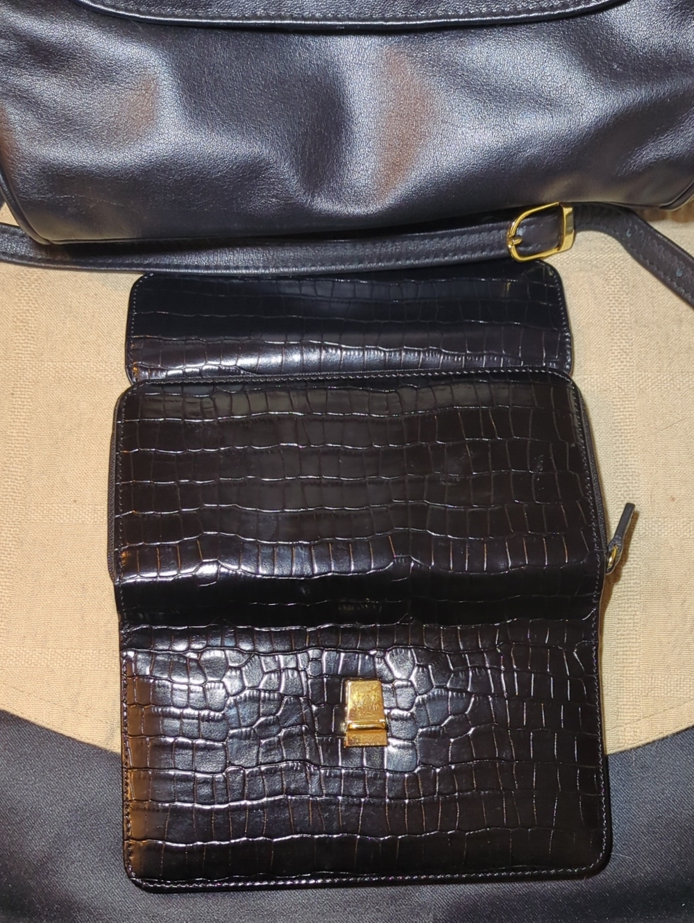 Etienne Aigner Leather Crossbody Bag w/ Black Aigner Croc-Embossed Wallet $110 - Picture 10 of 11